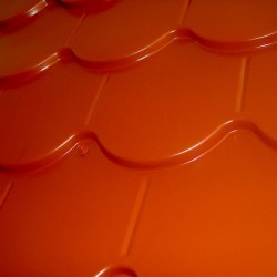 Bobrek Leichtdach aus Blech in Ziegelrote Garbe. Hosekra Produktion von Dächer.