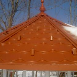 Pavilion mit Bobrek Hosekra Blechdach als Bedachung