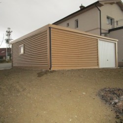 Svetlo rjava montažna Enojna Garaža Hosekra z Oknom in Dodatnimi Vrati