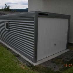 Enojna garaža Hosekra ob hiši