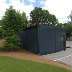 Antracit garaža z izolacijo in stranskimi vrati