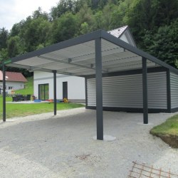 Manjša garaža z večjim nadstreškom
