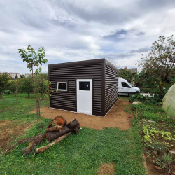 Funkcionalna montažna vrtna lopa