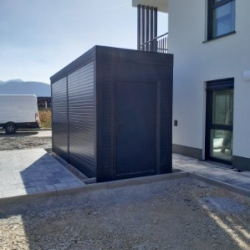 Funkcionalna montažna vrtna lopa