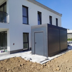 Funkcionalna montažna vrtna lopa