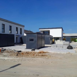 Funkcionalna montažna vrtna lopa