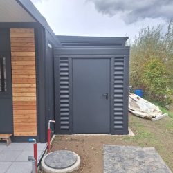 Funkcionalna montažna vrtna lopa