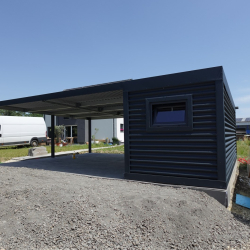 Lopa z nadstreškom za vozilo