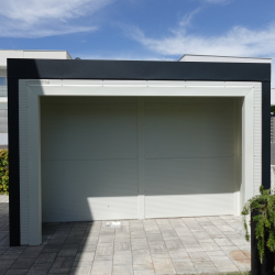 Kovinska lopa za letno kuhinjo