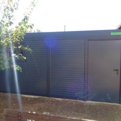 Antracit kovinska vrtna uta, robustne zasnove Hosekra,