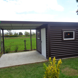 G130 Vrtna lopa Hosekra z nadstreškom, vrati in oknom v temno rjavi barvi