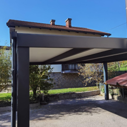 Trpežen nadstrešek Hosekra