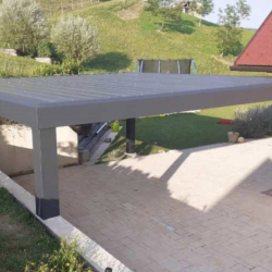 Nadstrešek Hosekra z ravno streho