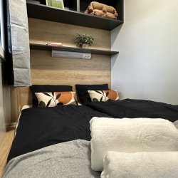 Spalnica v manjši sobi Hosekra mobilne hiške