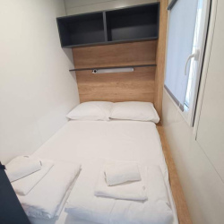 Manjša spalnica v mobilni hišici Hosekra