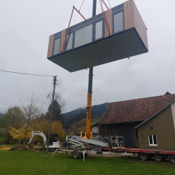 Postavitev mobilne hiške z žerjavom