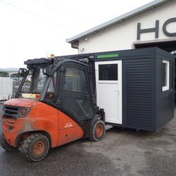 Transport z viličarjem antracit manjšega kontejnerja