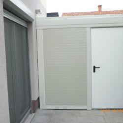 Manjši kontejner Hosekra ob stanovanju