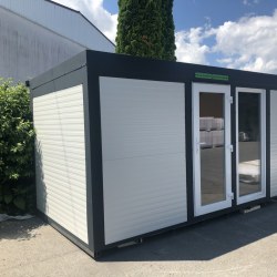 Manjši montažni kontejner Hosekra s steklenimi vrati
