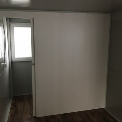 Predelna stena v osnovnem kontejnerju Hosekra