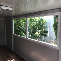 Svetla notranjost osnovnega kontejnerja Hosekra