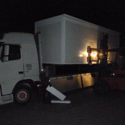 Nalaganje kontejnerja s pomočjo viličarja