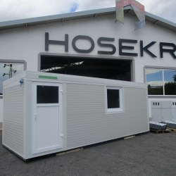 Osnovni kontejner Hosekra pred proizvodno halo