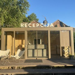 K60  Prostoren montažni kontejner Hosekra predelan v recepcijo
