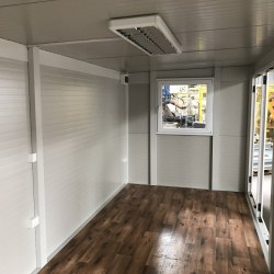 Notranjost modularne pisarne Hosekra