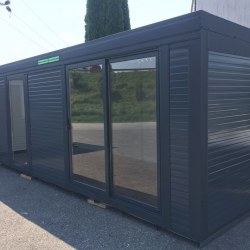 K60 Montažni kontejner Hosekra v antracit barvi z drsnimi vrati