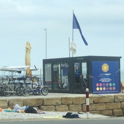 K60 Hosekra Montažni Kontejner ob obali v antracit barvi