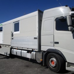 Transport belega kontejnerja Hosekra