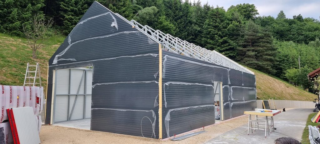 izdelava montažne hale iz stenskih panelov in tankostenskih profilov