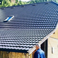 Hosekra Gladka – temno rjava kovinska strešna kritina