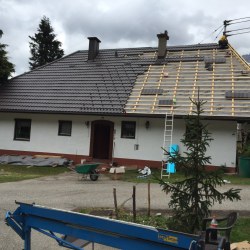 Prekrivanje strehe s kritino Hosekra , gladka mat rjava barva