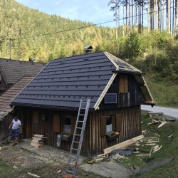 Hosekra gladka rjava strešna kritina
