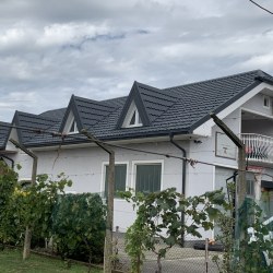 Hosekra Gladka – črna mat kovinska kritina
