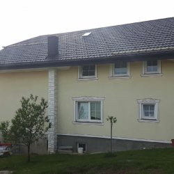 Hosekra Gladka – rjava kovinska strešna kritina