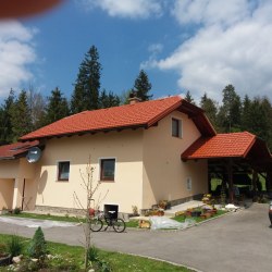 Strešna kritina hosekra gladka v rdeči barvi