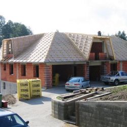 Lesena strešna konstrukcija na novogradnji