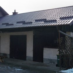 Stratos kritina na gospodarskem objektu