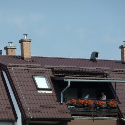 Stratos kritina na večstanovanjski stavbi