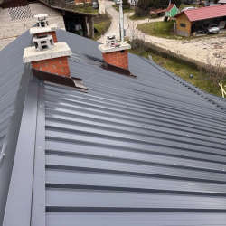 Trapezna streha v antracit barvi 