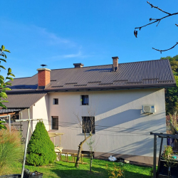 Stanovanjska hiša s kritino TP20 v mat rjavi barvi